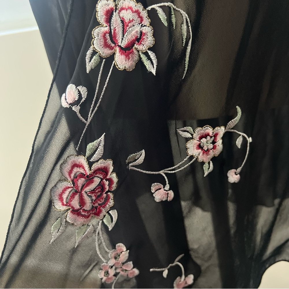 California Dynasty Satin Top Sheer Embroidered Mesh Size‎ M - Picture 4 of 8